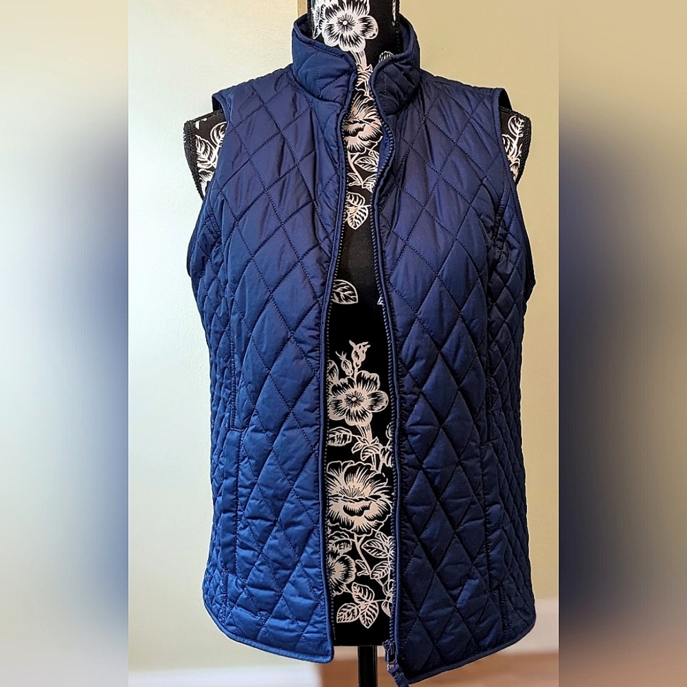 Talbots Vest Blue Quilted Size S Full Zip Front and Side Pocket 100% Polyester.